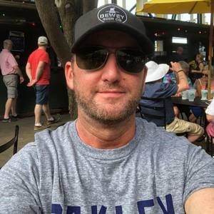 Meet your Posher, Dennis